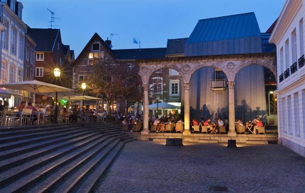 Square ‘Hof‘ at old town centre ( © Gilbert Kuhnert, Aachen )
