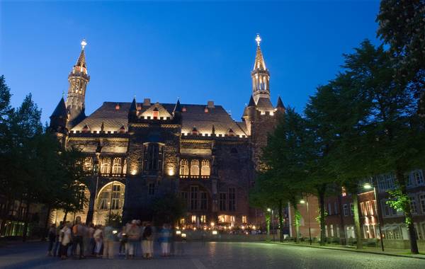 Town Hall ( © Gilbert Kuhnert, Aachen )