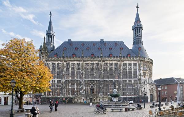 Town Hall ( © Peter Hinschlaeger, Aachen )